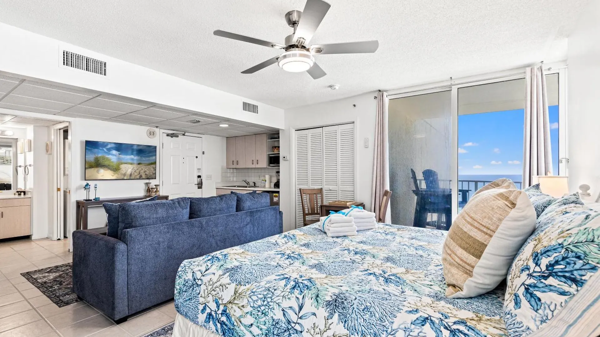 Coastal Hideaway: Cozy Beachfront Studio - Sleeps 4 With Stunning Views! Panama Stadt 0*,
