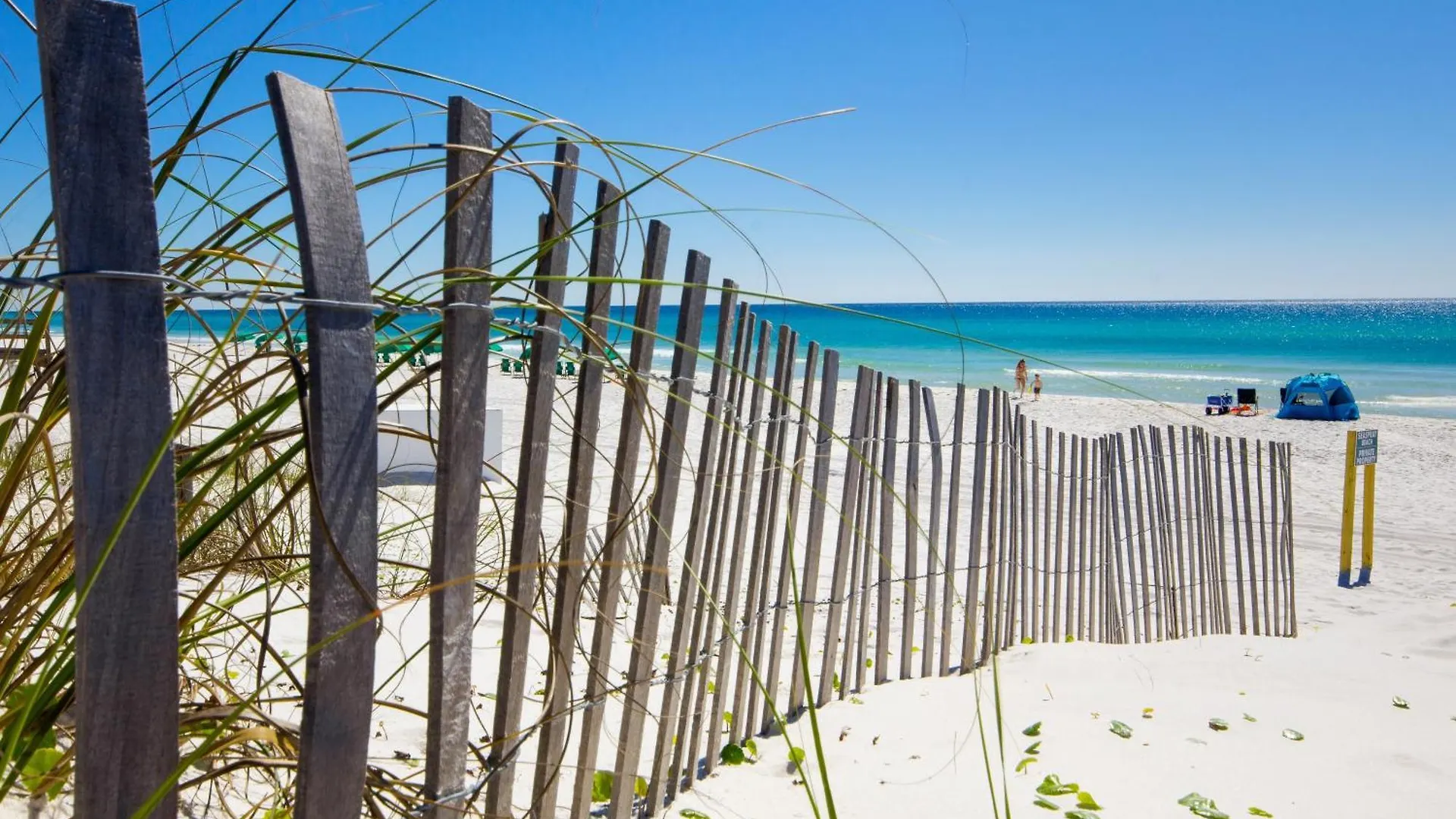 Coastal Hideaway: Cozy Beachfront Studio - Sleeps 4 With Stunning Views! Panama Stadt Ferienhaus